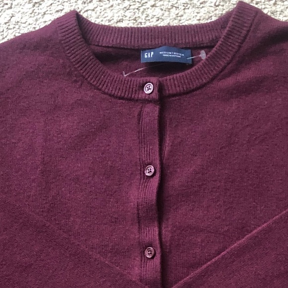 Gap- Crewneck Cardigan Sweater. - Picture 2 of 2